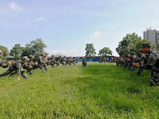 clip_image008.jpg 單兵戰(zhàn)術(shù)基礎(chǔ)動作.jpg