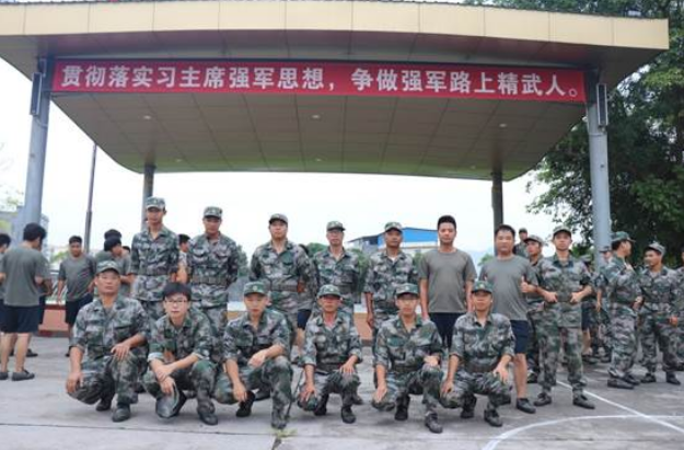 保衛(wèi)祖國(guó)的戰(zhàn)斗隊(duì)，建設(shè)祖國(guó)的排頭兵